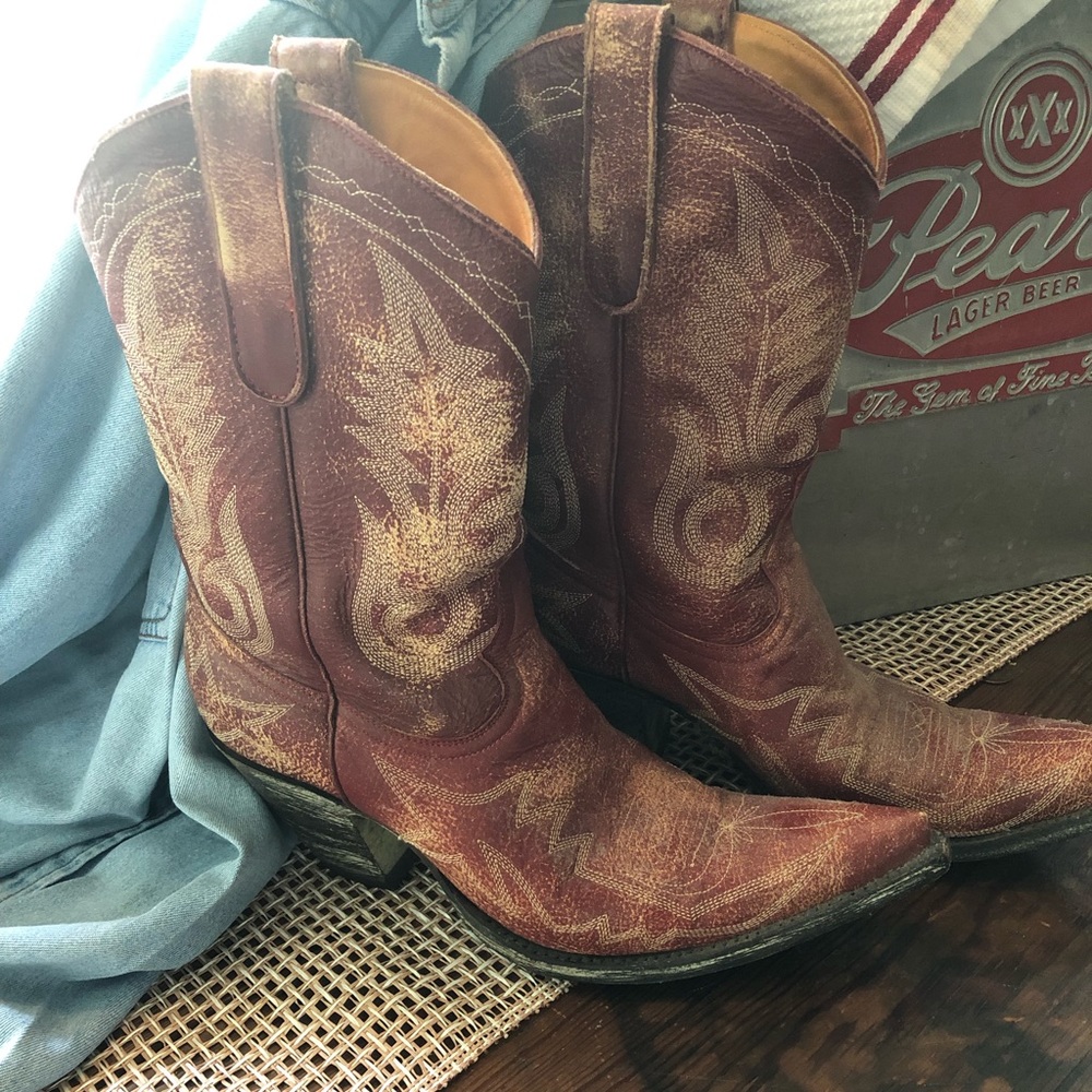 Old gringo red mid boots 8